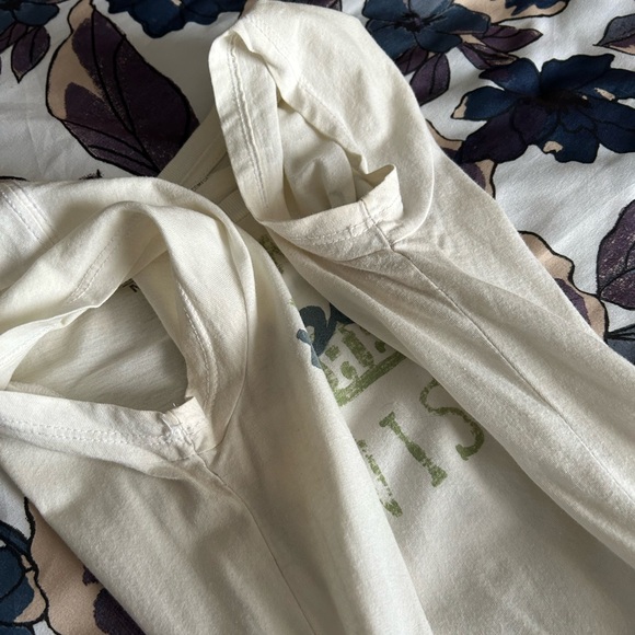 Aeropostale Graphic Tee (Medium) - Picture 4 of 10